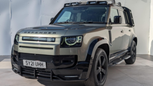 2021 Land Rover Defender 110 3.0 D250 Mhev First Edition Auto 4WD Euro 6 (s/s) 5dr in Green — image 5