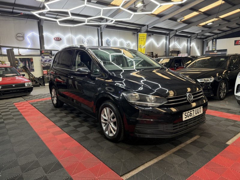 2017 Volkswagen Touran 2.0 Tdi Se Family in Black — image 1