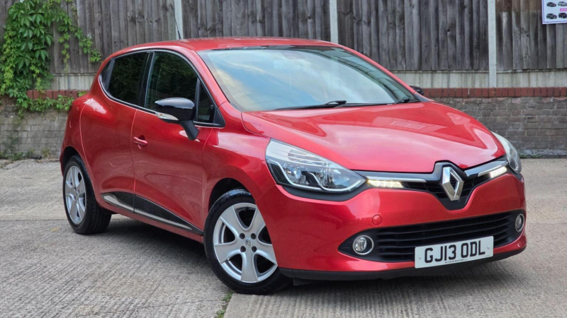 2013 Renault Clio 1.2 16v Dynamique Medianav Euro 5 5dr in Red — image 1