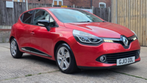 2013 Renault Clio 1.2 16v Dynamique Medianav Euro 5 5dr in Red — image 4