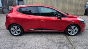 2013 Renault Clio 1.2 16v Dynamique Medianav Euro 5 5dr in Red — image 5