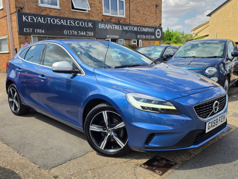 2019 Volvo V40 2.0 D2 R-Design Nav Plus Hatchback 5dr Diesel Manual Euro 6 (s/s) (120 Ps) in Blue — image 1