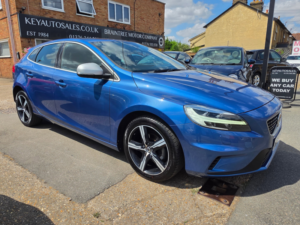 2019 Volvo V40 2.0 D2 R-Design Nav Plus Hatchback 5dr Diesel Manual Euro 6 (s/s) (120 Ps) in Blue — image 2