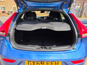 2019 Volvo V40 2.0 D2 R-Design Nav Plus Hatchback 5dr Diesel Manual Euro 6 (s/s) (120 Ps) in Blue — image 5