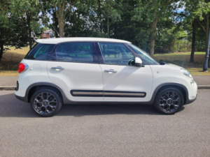 2016 Fiat 500l 1.4 Trekking MPV 5dr Petrol Manual Euro 6 (95 Bhp) in Multicolour — image 3