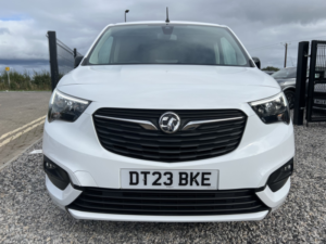 2023 Vauxhall Combo 1.5 Combo Pro 1.5d 100 M6 L1h1 2300 Panel Van in White — image 2