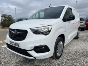 2023 Vauxhall Combo 1.5 Combo Pro 1.5d 100 M6 L1h1 2300 Panel Van in White — image 3