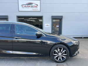 2018 Vauxhall Insignia 2.0 Turbo D Blueinjection Elite Nav in Black — image 5