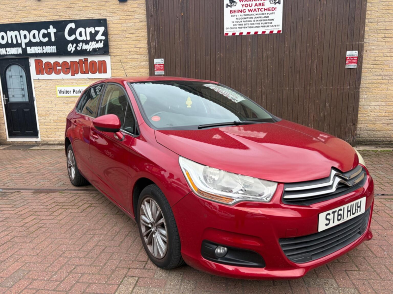 2011 Citroen C4 1.6 Hdi 16v Vtr+ Euro 5 5dr in Red — image 1