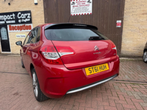 2011 Citroen C4 1.6 Hdi 16v Vtr+ Euro 5 5dr in Red — image 3
