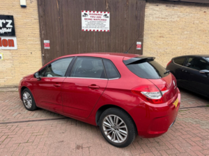 2011 Citroen C4 1.6 Hdi 16v Vtr+ Euro 5 5dr in Red — image 4
