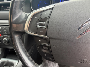 2011 Citroen C4 1.6 Hdi 16v Vtr+ Euro 5 5dr in Red — image 5
