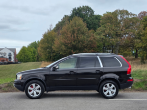 2011 Volvo Xc90 Xc90 Se Lux AWD Ds Auto in Black — image 4