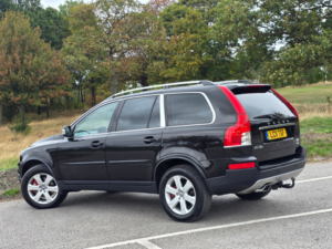 2011 Volvo Xc90 Xc90 Se Lux AWD Ds Auto in Black — image 5