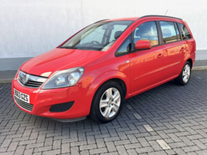 2013 Vauxhall Zafira 1.6 Exclusiv 5-Door in Red — image 4