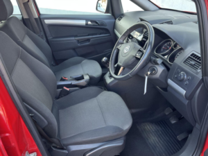 2013 Vauxhall Zafira 1.6 Exclusiv 5-Door in Red — image 5