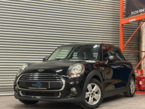 2016 MINI Hatch 1.2 One Euro 6 (s/s) 5dr in Black — image 3