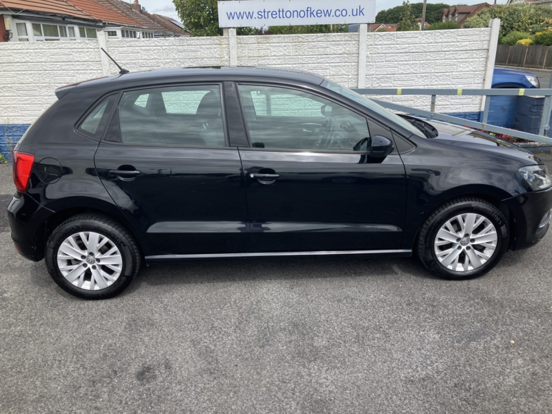 2016 Volkswagen Polo 1.2 Tsi Bluemotion Tech Se in Black — image 1