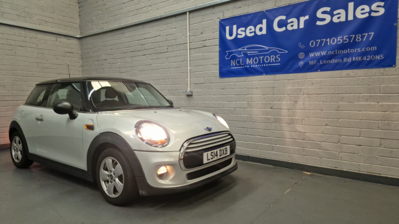 2014 MINI Hatch 1.5 Cooper 3-Door Hatch in Silver — image 1