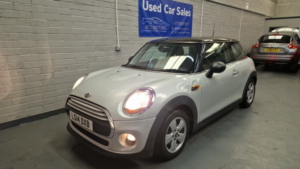 2014 MINI Hatch 1.5 Cooper 3-Door Hatch in Silver — image 3