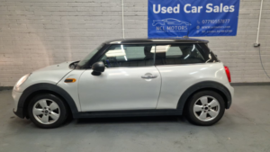 2014 MINI Hatch 1.5 Cooper 3-Door Hatch in Silver — image 4