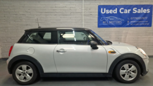 2014 MINI Hatch 1.5 Cooper 3-Door Hatch in Silver — image 5