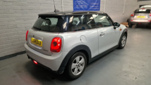 2014 MINI Hatch 1.5 Cooper 3-Door Hatch in Silver — image 6