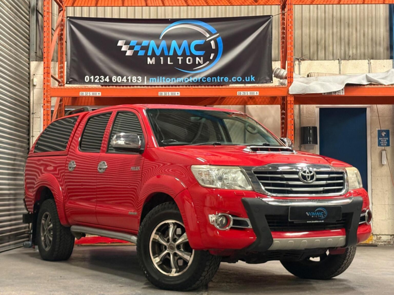2015 Toyota Hilux 3.0 D-4d Invincible X Auto 4WD Euro 5 4dr (hi Over) in Red — image 1
