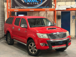 2015 Toyota Hilux 3.0 D-4d Invincible X Auto 4WD Euro 5 4dr (hi Over) in Red — image 2