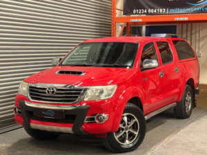2015 Toyota Hilux 3.0 D-4d Invincible X Auto 4WD Euro 5 4dr (hi Over) in Red — image 4
