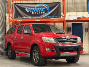 2015 Toyota Hilux 3.0 D-4d Invincible X Auto 4WD Euro 5 4dr (hi Over) in Red — image 5
