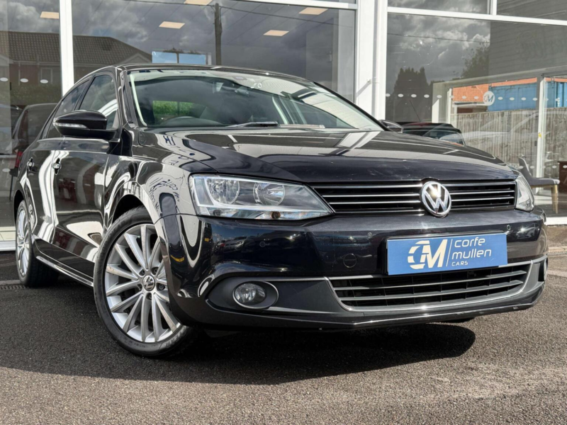 2011 Volkswagen Jetta 2.0 Tdi Sport Euro 5 4dr in Black — image 1