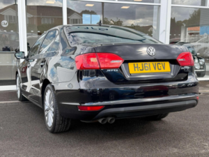 2011 Volkswagen Jetta 2.0 Tdi Sport Euro 5 4dr in Black — image 2