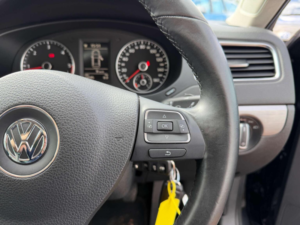 2011 Volkswagen Jetta 2.0 Tdi Sport Euro 5 4dr in Black — image 6