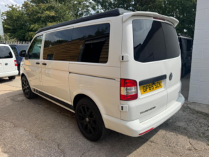 2015 Volkswagen Transporter in White — image 4