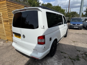 2015 Volkswagen Transporter in White — image 6