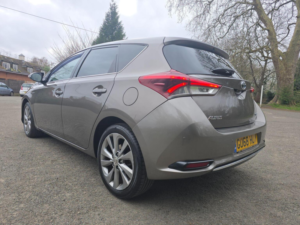 2018 Toyota Auris 1.8 Vvt-H Excel CVT Euro 6 (s/s) 5dr in Bronze — image 5