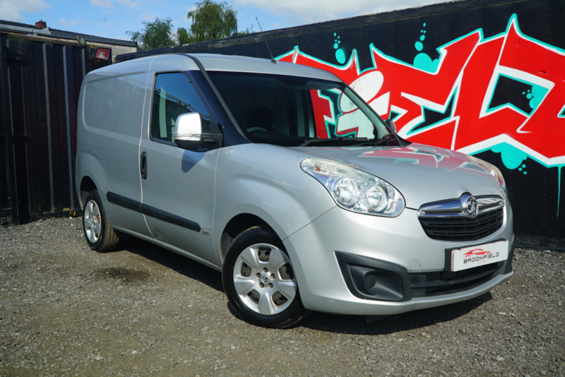2017 Vauxhall Combo 2000 Sportive Cdti in Silver — image 1