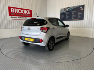 2017 Hyundai I10 1.2 Premium Euro 6 5dr in Silver — image 5
