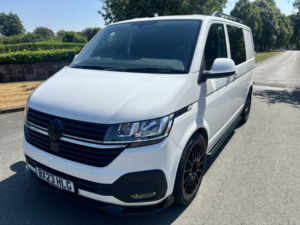 2023 Volkswagen Transporter T6.1 2.0 Tdi Highline Kombi 150 Swb 6 Seater Eu6 Ulez in White — image 2