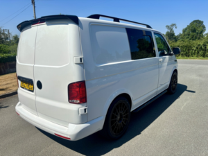 2023 Volkswagen Transporter T6.1 2.0 Tdi Highline Kombi 150 Swb 6 Seater Eu6 Ulez in White — image 3