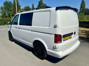 2023 Volkswagen Transporter T6.1 2.0 Tdi Highline Kombi 150 Swb 6 Seater Eu6 Ulez in White — image 4