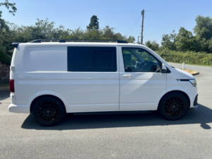 2023 Volkswagen Transporter T6.1 2.0 Tdi Highline Kombi 150 Swb 6 Seater Eu6 Ulez in White — image 6