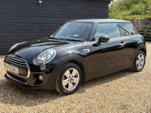 2015 MINI Hatch 1.5 Cooper Euro 6 (s/s) 3dr in Black — image 3