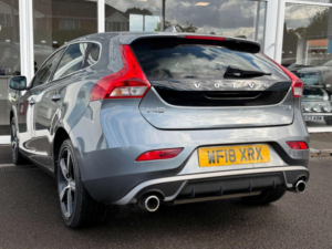 2018 Volvo V40 2.0 T2 R-Design Euro 6 (s/s) 5dr in Grey — image 2
