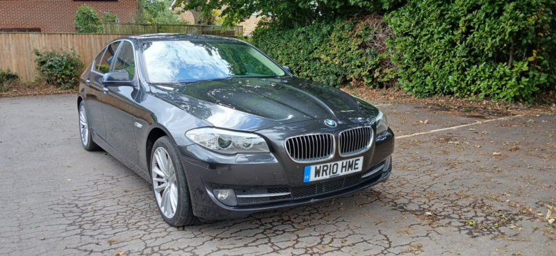 2010 BMW 5 Series 3.0 525d Se Saloon in Grey — image 1