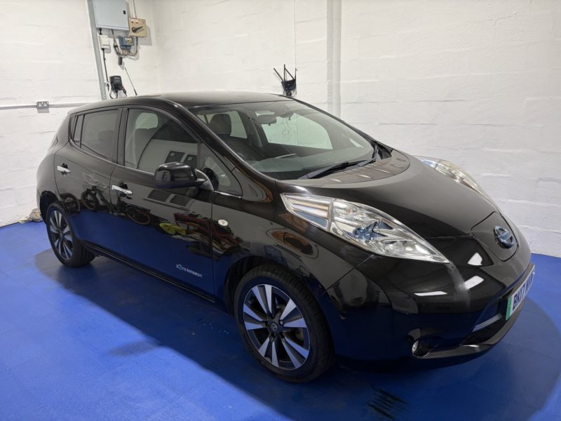 2017 Nissan Leaf 30kwh Tekna in Black — image 1