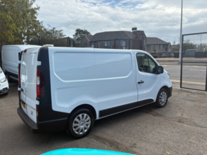 2019 Renault Trafic 1.6 Dci 27 Business Panel Van 5dr Diesel Manual Swb Standard Roof Euro 6 (120 Ps) in White — image 3