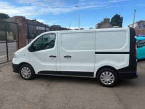 2019 Renault Trafic 1.6 Dci 27 Business Panel Van 5dr Diesel Manual Swb Standard Roof Euro 6 (120 Ps) in White — image 6