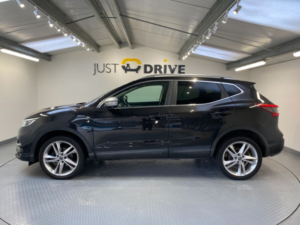 2019 Nissan Qashqai 1.3 Dig-T N-Motion SUV 5dr Petrol Manual Euro 6 (s/s) (140 Ps) in Black — image 2
